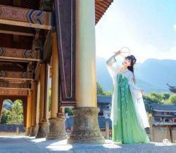 【汉服美图】有些人一朝别过，就是山高水长，再见无期