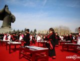 西安汉城湖举行传统汉服“开笔礼” 祈福开智迎新春