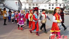 济南明湖小学民俗节：美食、汉服齐亮相，“民俗”的味道尝出来