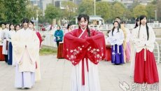 汉族传统节日花朝节 武汉大学生汉服拜花神