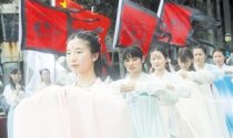 海南高校学子着汉服祭花神 庆祝汉族传统节日花朝节