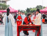  穿汉服、祭花神、做发簪 嘉庚学院女大学生玩起复古浪漫