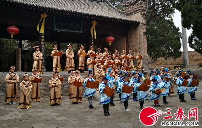 百余名小学生穿汉服学礼仪感受汉字魅力-图片4