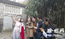 滁州琅琊山内上演“汉服秀”：爱好者吟诗泼墨走秀