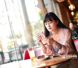 汉服小姐姐穿着古装逛台东