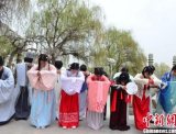 兰州清明祭祀仪式：着汉服 倡环保 扬传统