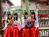 闽江学院学子身着汉服 呼吁重视阅读传统书籍