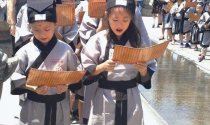 身着汉服朱砂开智 上百孩子再现“国学”感恩礼