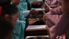 南京汉服“小学子”十岁生日行古礼感恩父母和老师