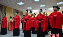 兰州青年学子体验汉服“成人礼” 悟感恩与责任