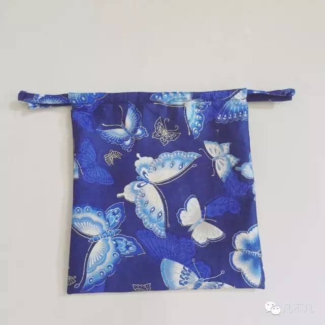 两边绳子一抽就是一个抽绳袋啦