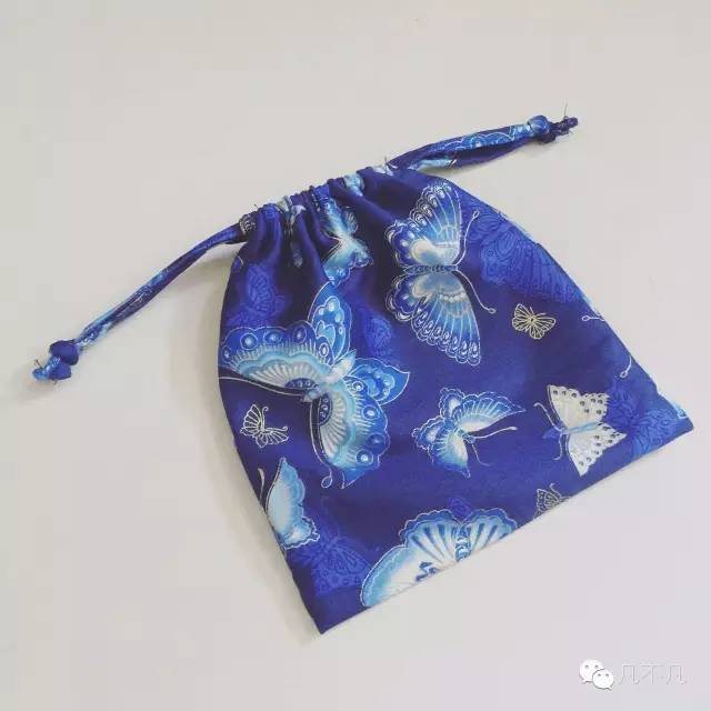 如果觉得表面单调，可以做个布艺花和蝴蝶结之类的装饰上去，下期教大家做布艺花~