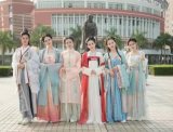 福建闽南师范大学女生汉服毕业照