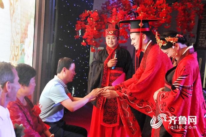 留学生带回洋女婿 穿汉服举办汉唐婚礼-图片5