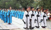 北京小学生着汉服在孔庙举行毕业典礼