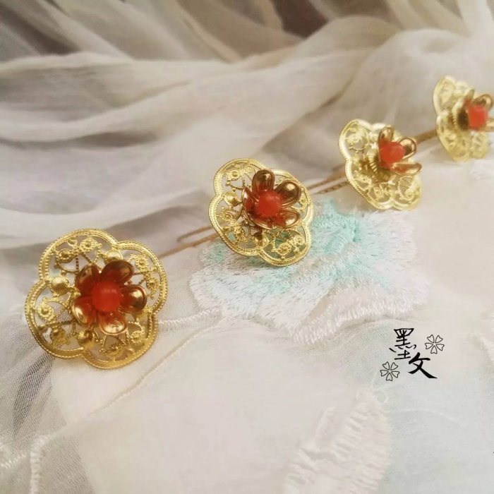 钗头凤; 红酥手,黄藤酒, 满城春色宫墙柳。