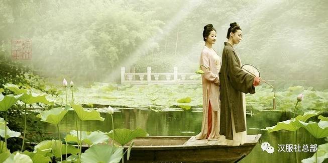 渐消酒色朱颜浅,欲语离情翠黛低。