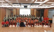 广东实验中学四十多位学生举办了一场汉服传统成人礼