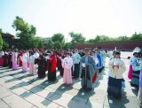 冰城有群汉服爱好者：都市里“秀”出霓裳古韵