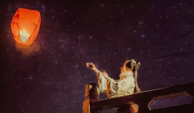 突然发现，我的身边已经走失了那么多人。原来有些人，不知不觉，就淡了关系。