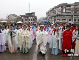 永州：百余师生穿汉服“祭花神”