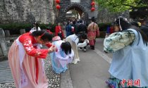 昆明徐州近千名汉服爱好者祭“花神”