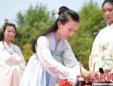 江西多所高校12名女生穿汉服扮“花神”祭祀花朝节