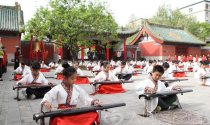 礼乐兴千载！郑州120名少年穿汉服奏古琴