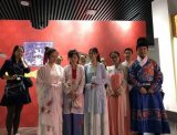 穿汉服逛展览 博物馆来了群“明朝人”