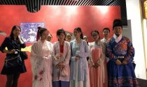 穿汉服逛展览 博物馆来了群“明朝人”