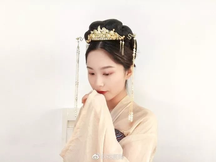 短发妹子的汉服盘发教程-图片8