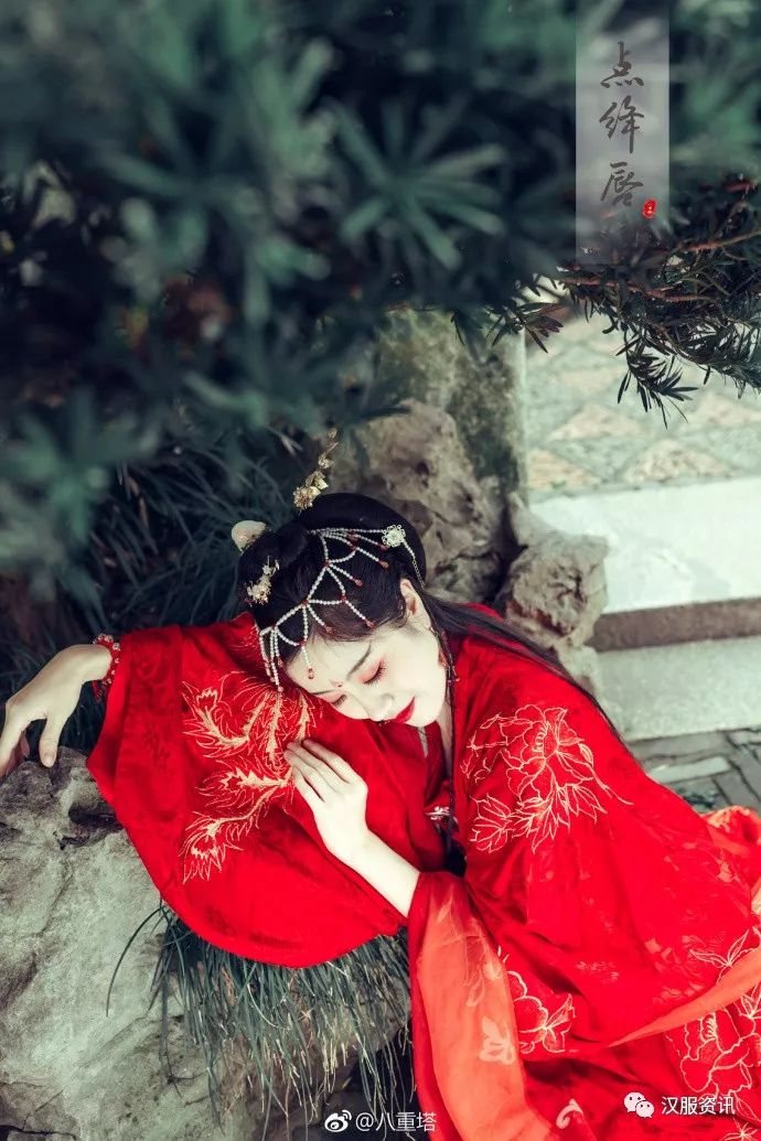 《汉服美图》点绛唇·蹴罢秋千-图片6