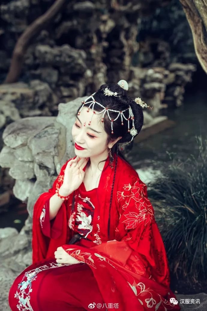 《汉服美图》点绛唇·蹴罢秋千-图片7