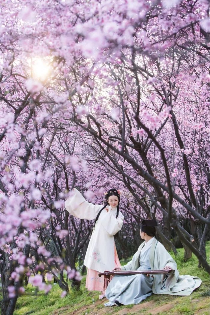 一生就这么一次，谈一场以结婚为目的得恋爱吧！最后坚信一次，一直走，就可以到白头。