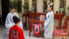 穿汉服行三拜礼，乐清一高中生以传统冠礼迎成年