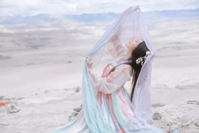 【汉服美图】雪山孤寂-图片6