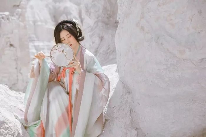 【汉服美图】雪山孤寂-图片11