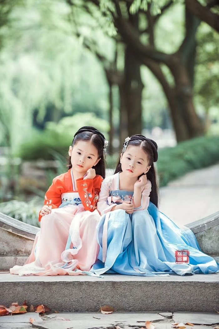 这样惹人喜爱的双胞胎们，请给小编也来一对