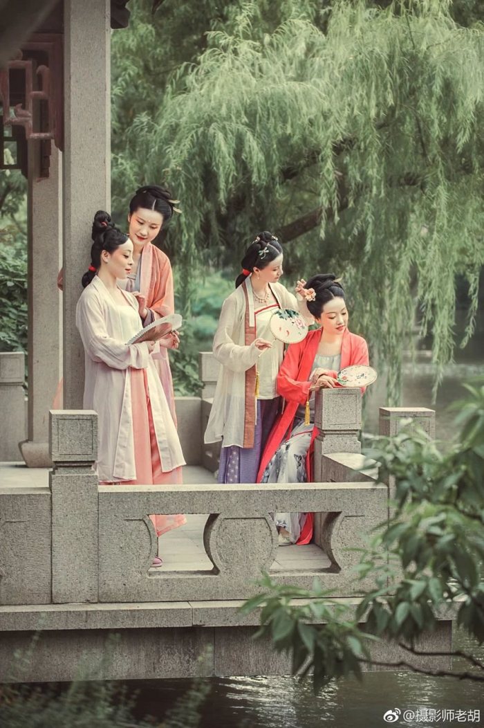 【汉服美图】柳下笙歌滿庭院,花間姊妹自有緣。-图片6