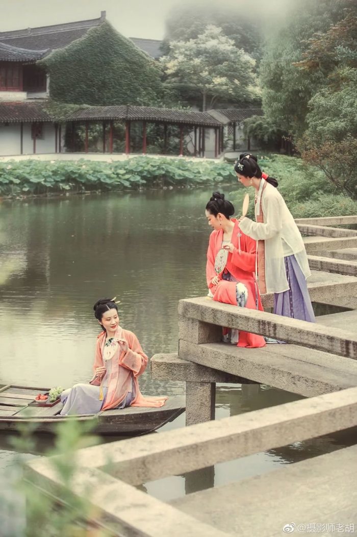 【汉服美图】柳下笙歌滿庭院,花間姊妹自有緣。-图片3