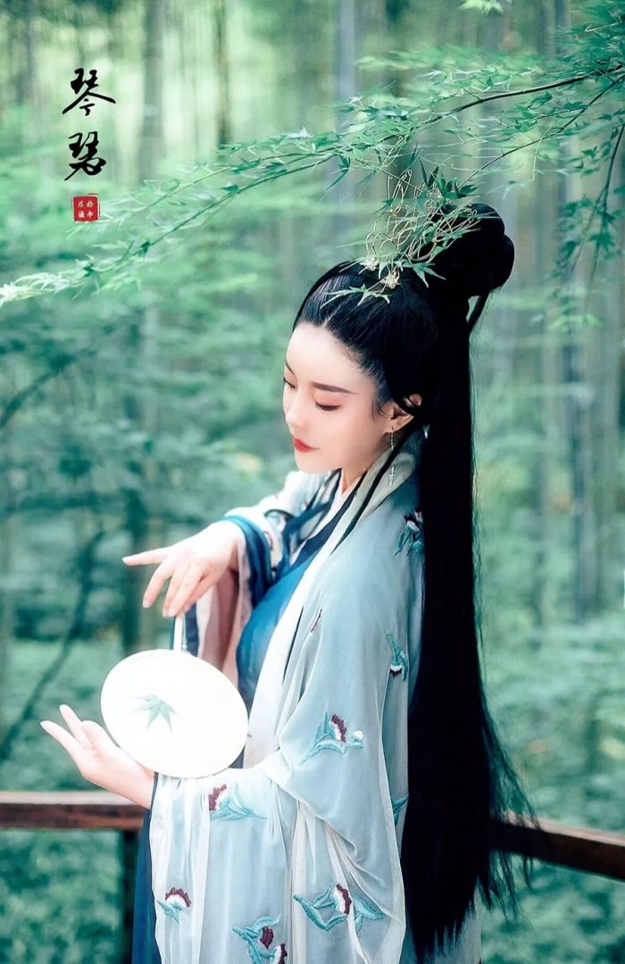 此情疏隔，不关楼外烟树。