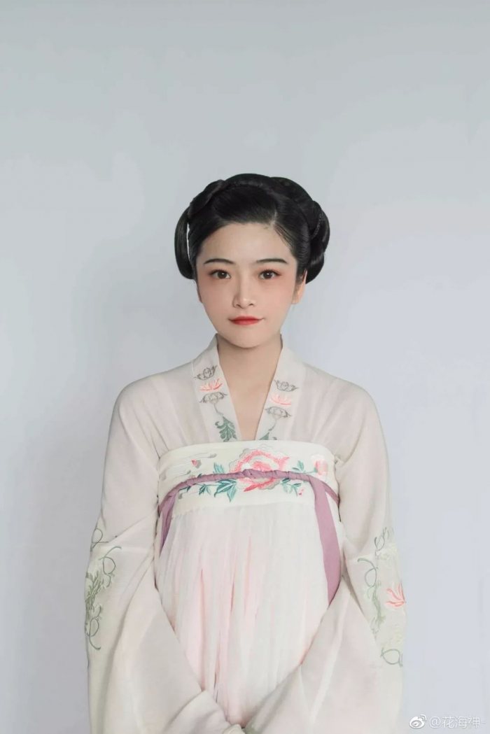 汉服妹子巧手打造精致盘发-图片7