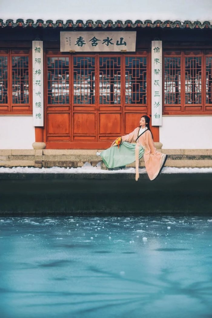 【汉服美图】雪里温柔,水边明秀,不借春工力-图片3