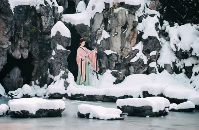 【汉服美图】雪里温柔,水边明秀,不借春工力-图片4