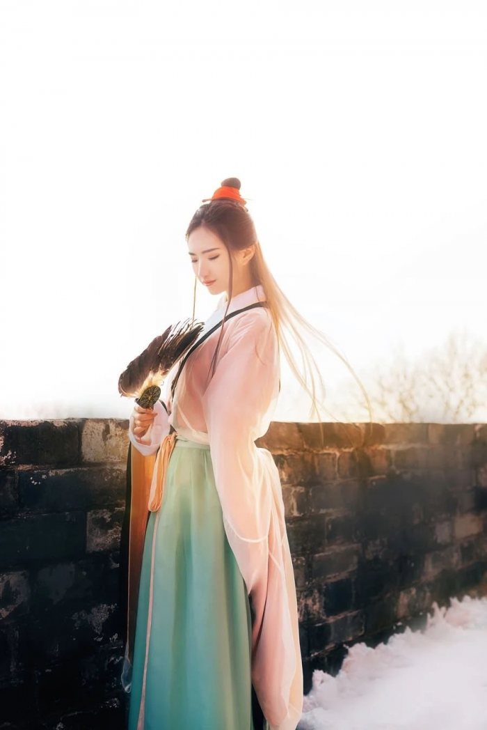 【汉服美图】雪里温柔,水边明秀,不借春工力-图片9