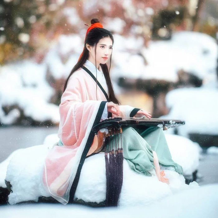 【汉服美图】雪里温柔,水边明秀,不借春工力-图片7