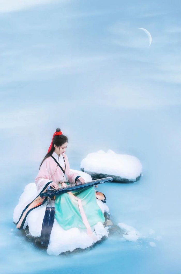 【汉服美图】雪里温柔,水边明秀,不借春工力-图片13