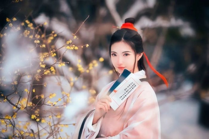 【汉服美图】雪里温柔,水边明秀,不借春工力-图片11
