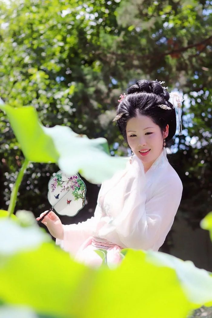 我艳丽过
我的牵挂
不想让你离开
我不想长大