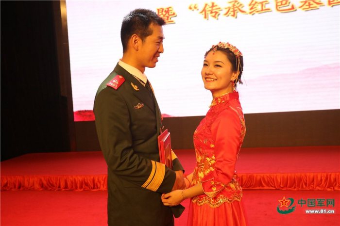 着"汉服"嫁"戎装"丨这场集体婚礼有没有感动你？-图片8